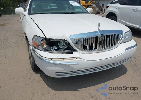 2006 Lincoln Town Car Signature z USA, uszkodzony, nr VIN 1LNHM81VX6Y618058